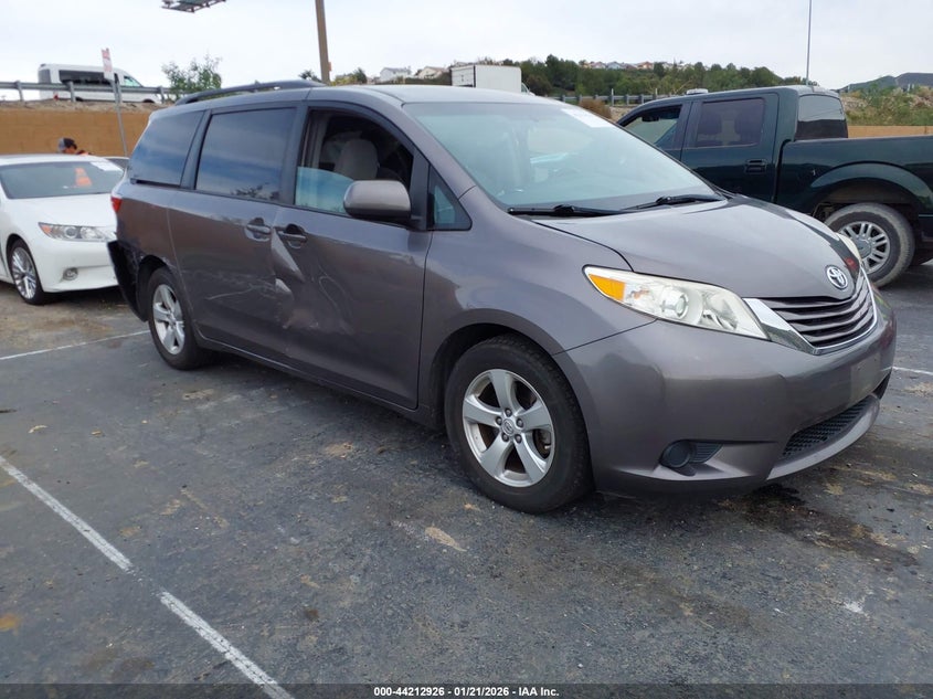 2016 Toyota Sienna Le 8 Passenger