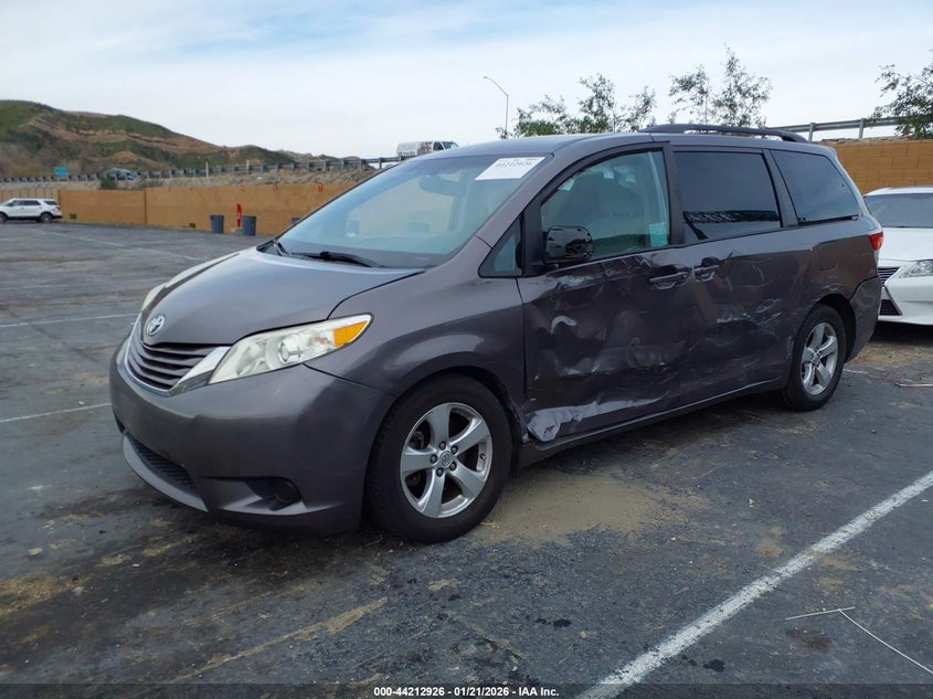 2016 Toyota Sienna Le 8 Passenger