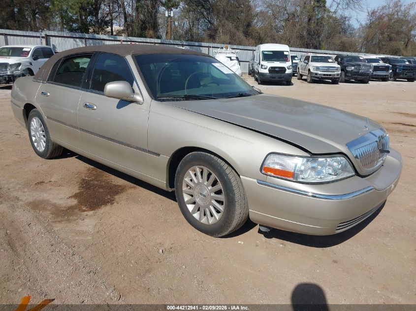 2004 Lincoln Town Car Signature