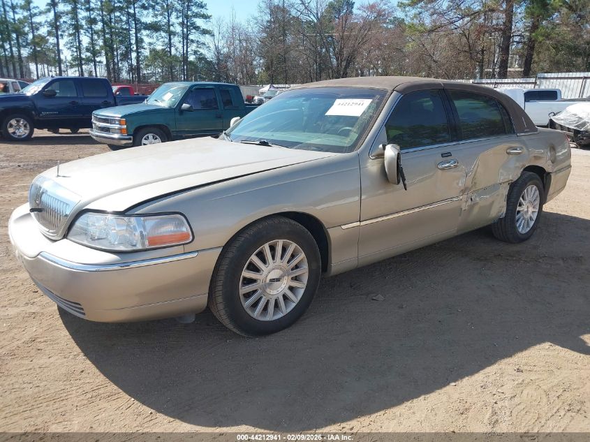 2004 Lincoln Town Car Signature