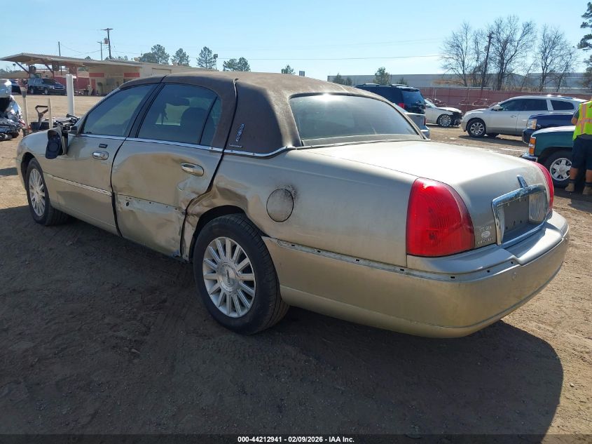 2004 Lincoln Town Car Signature