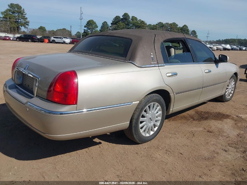 2004 Lincoln Town Car Signature