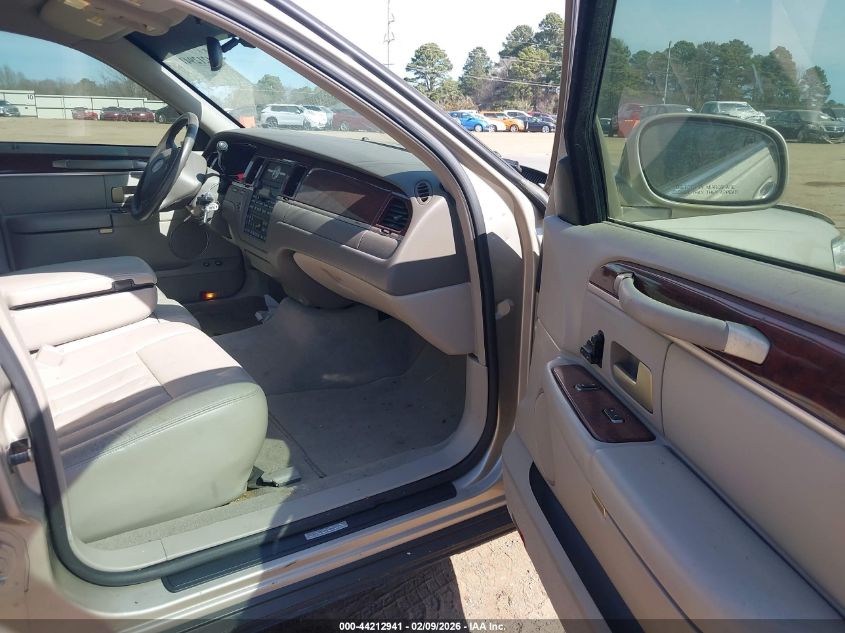 2004 Lincoln Town Car Signature