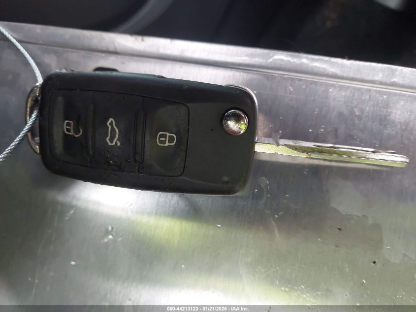 2016 Volkswagen Beetle 1.8T S VIN: 3VWF07AT3GM626660 Lot: 44213123