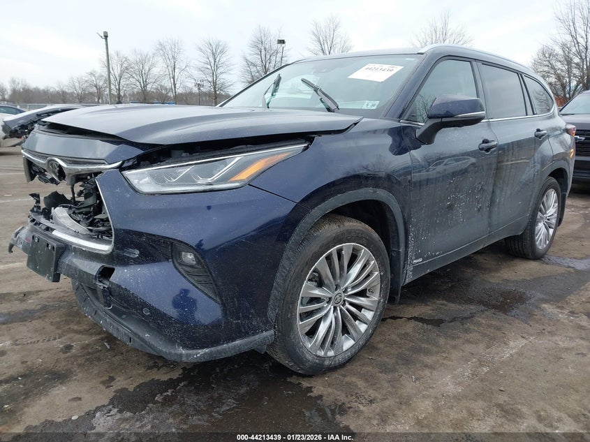 2025 Toyota Highlander Hybrid Platinum