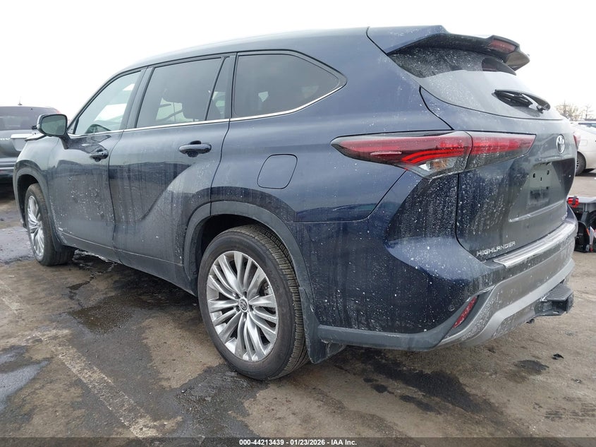 2025 Toyota Highlander Hybrid Platinum