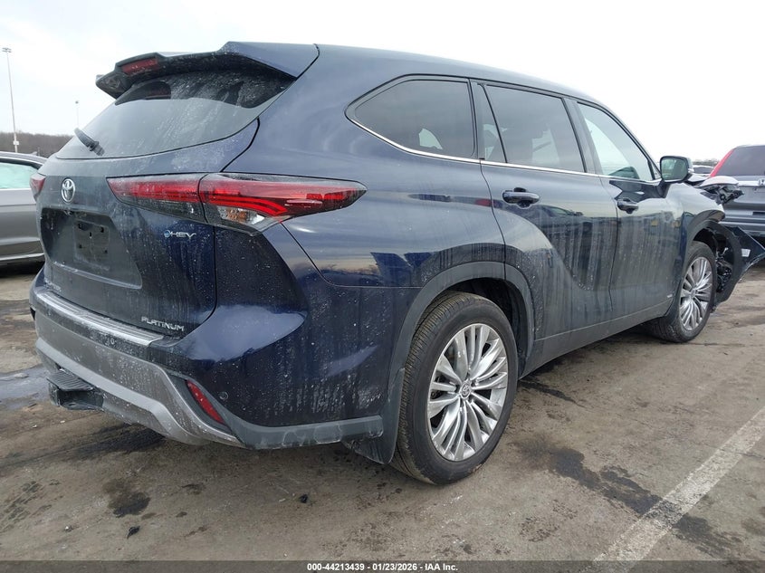 2025 Toyota Highlander Hybrid Platinum