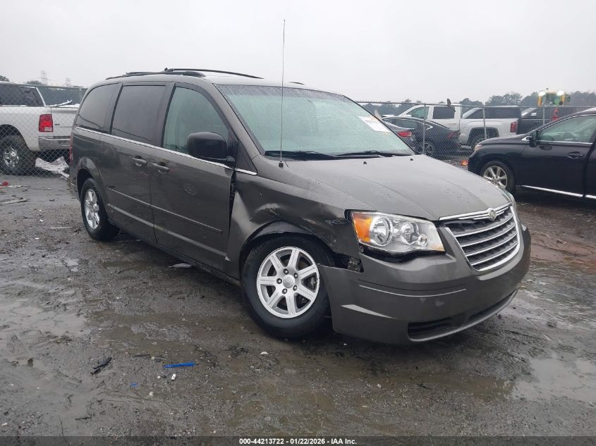 2010 Chrysler Town & Country New Lx