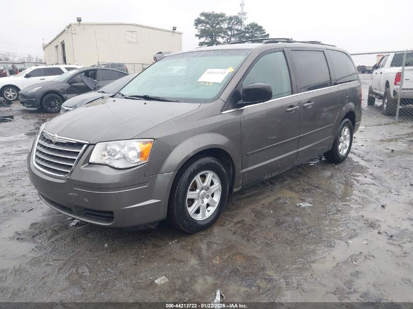 2010 Chrysler Town & Country New Lx