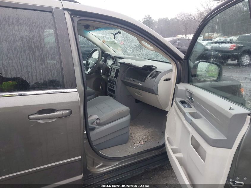 2010 Chrysler Town & Country New Lx