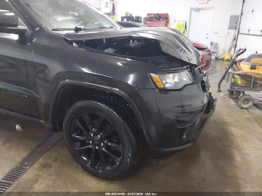 VIN 1C4RJFAG8LC267652 2020 JEEP GRAND CHEROKEE ALTITUDE 4X4