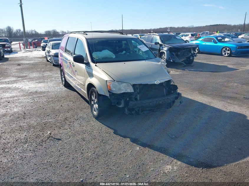 2010 Chrysler Town & Country New Lx