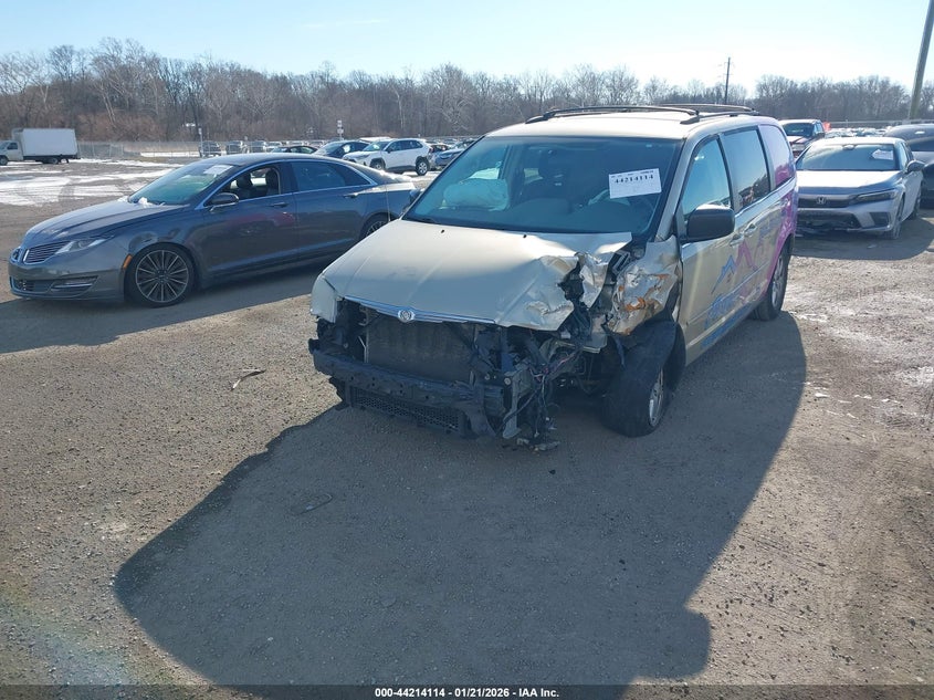 2010 Chrysler Town & Country New Lx