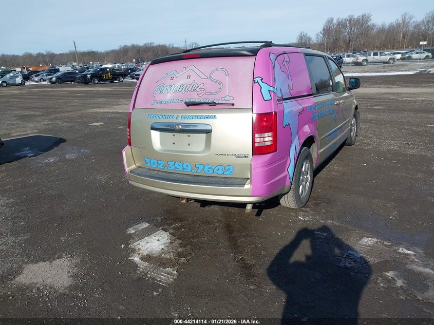 2010 Chrysler Town & Country New Lx