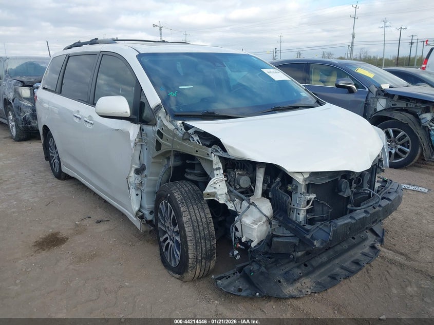 2018 Toyota Sienna Xle 8 Passenger