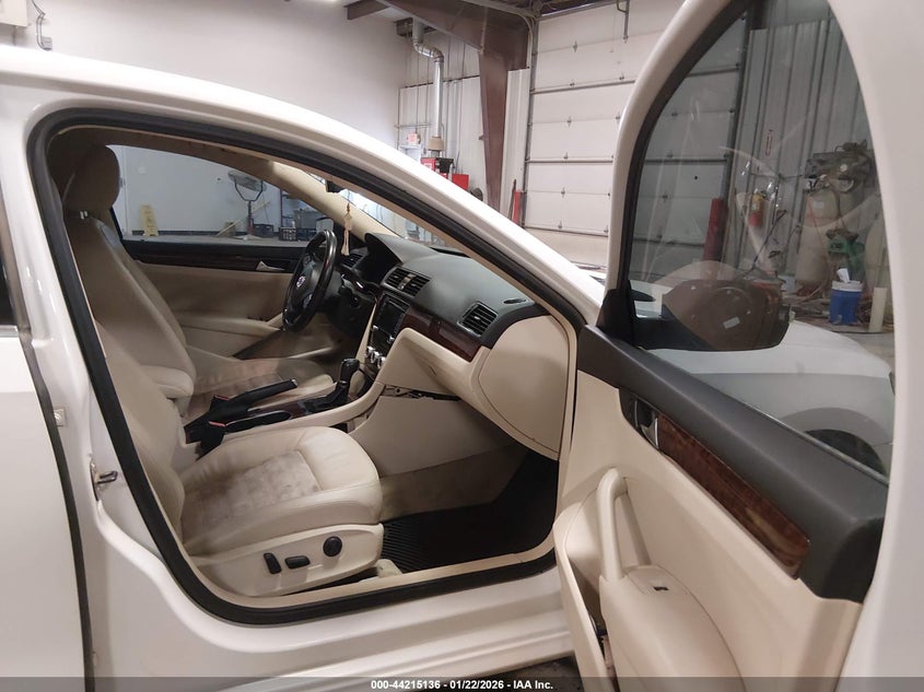 2013 Volkswagen Passat 3.6L V6 Sel Premium