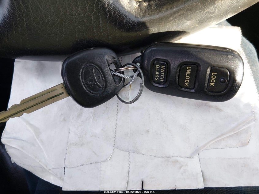 2006 Toyota Matrix Xr VIN: 2T1LR32E36C563054 Lot: 44215183