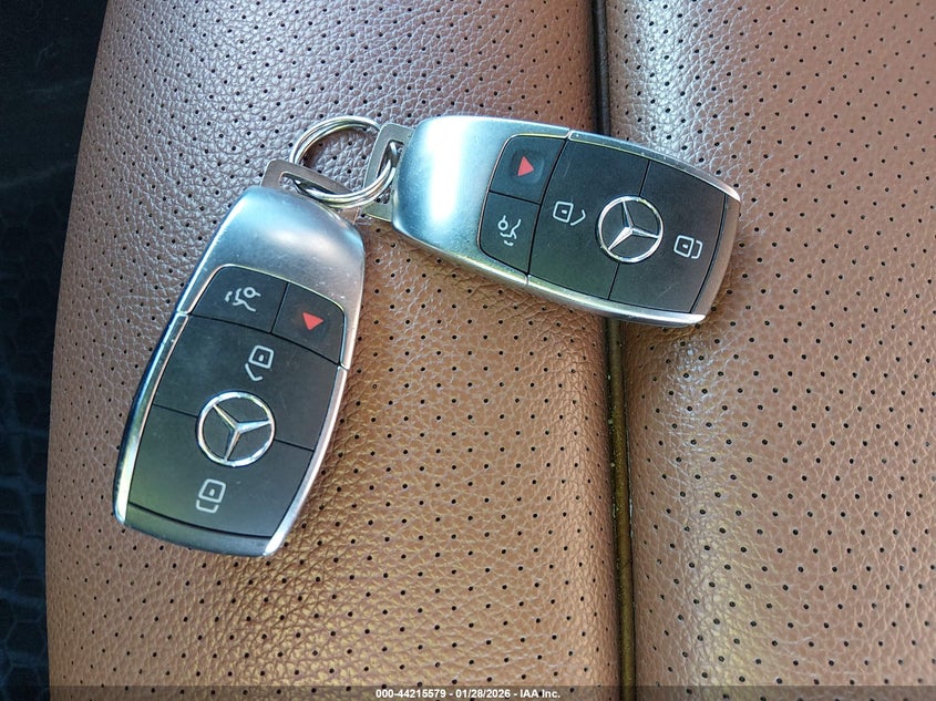 MERCEDES-BENZ GLC 300 - zdjecie 11
