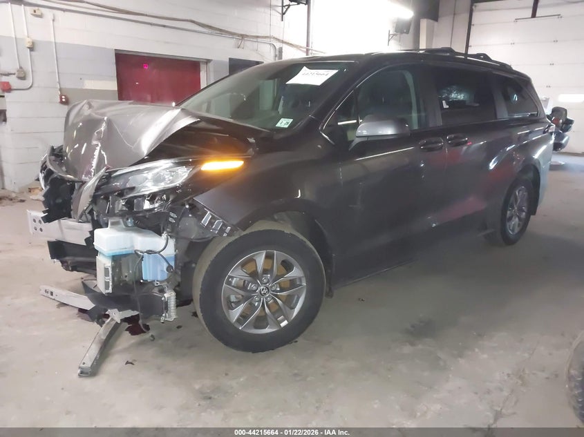 2023 Toyota Sienna Le