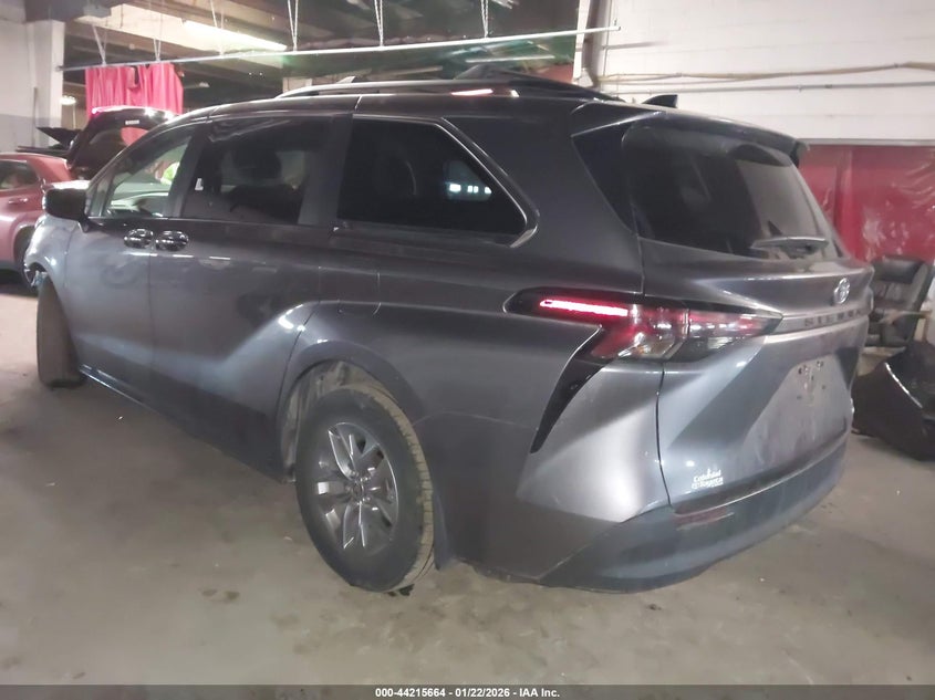 2023 Toyota Sienna Le