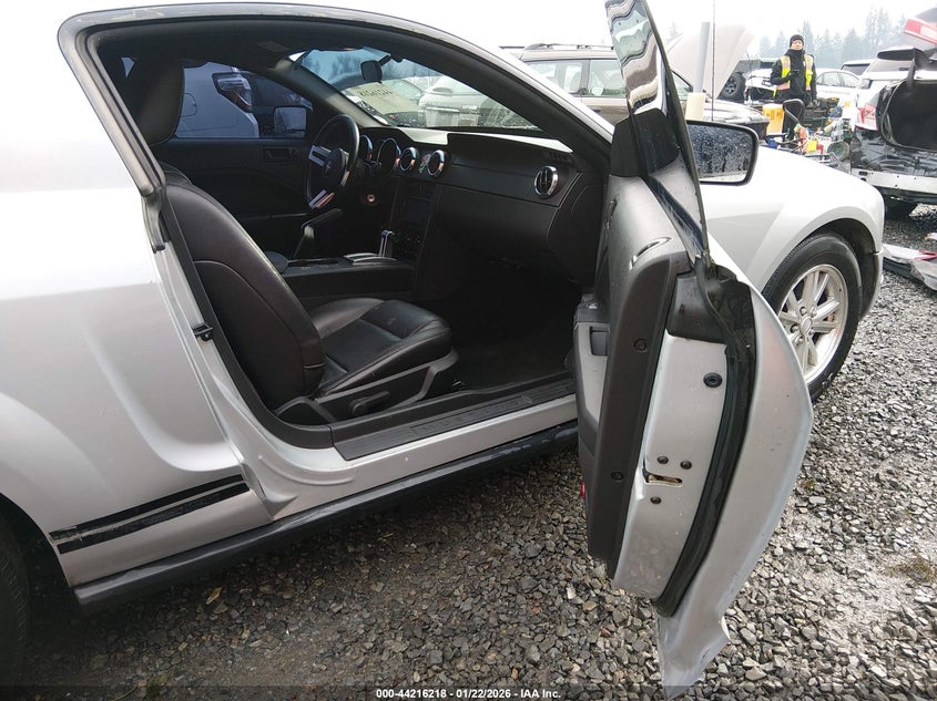 2007 Ford Mustang V6 Deluxe/V6 Premium