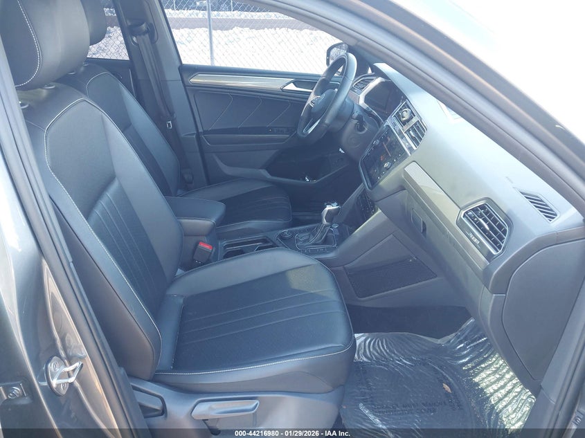 2022 Volkswagen Tiguan 2.0T Se R-Line Black