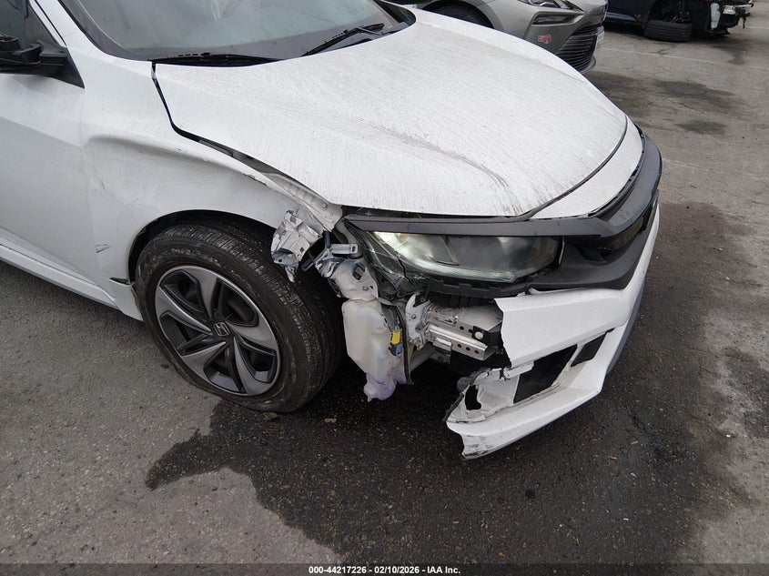 VIN 19XFC2F61KE211145 2019 HONDA CIVIC LX