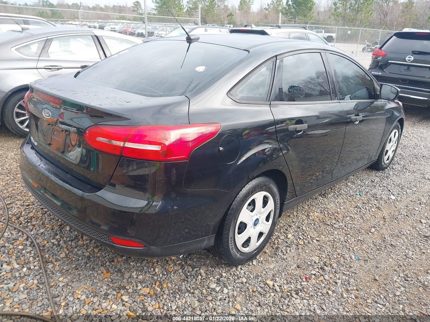 Vin: 1fadp3e28hl338481, lot: 44714100, ford focus s 20174