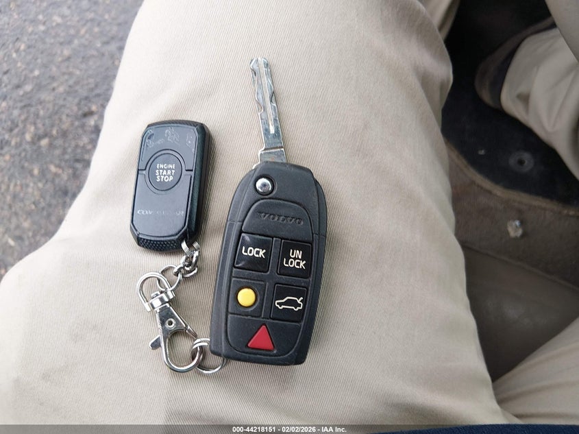 2005 Volvo Xc70 2.5T Awd VIN: YV1SZ592951199951 Lot: 44218151