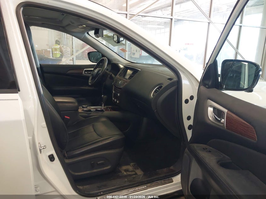 2017 Nissan Pathfinder Platinum