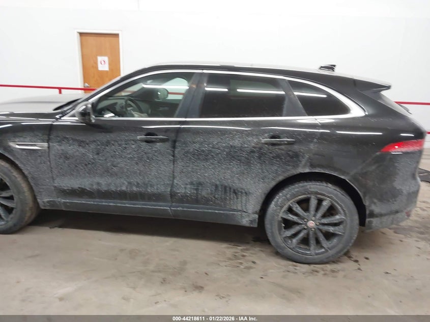 VIN SADCK2BV1HA899750 2017 JAGUAR F-PACE 35T PRESTIGE