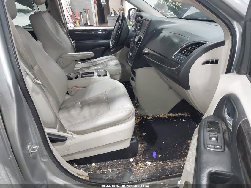 2013 Chrysler Town & Country Touring