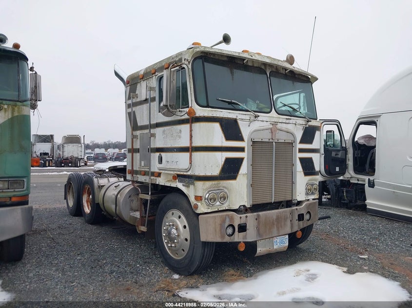 1982 Kenworth Coe K100