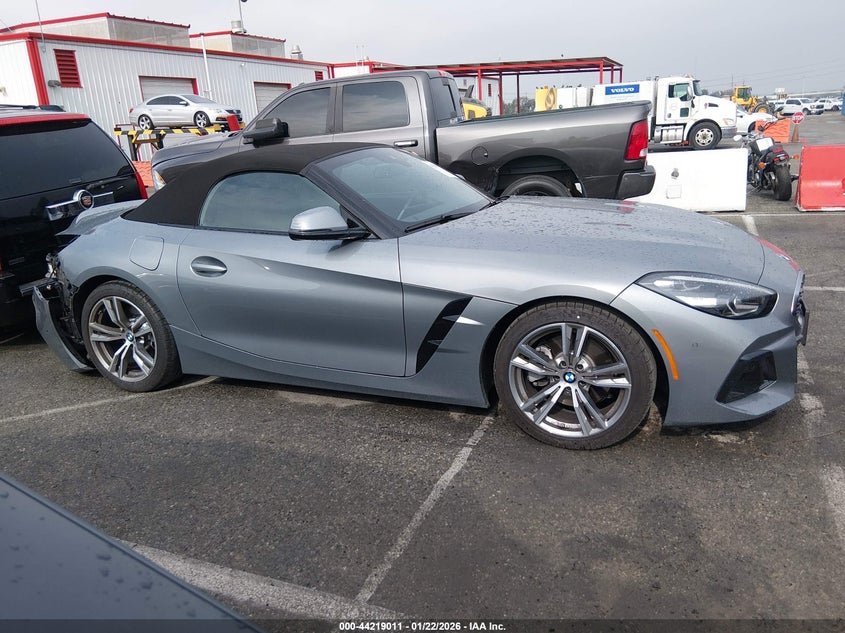 VIN: WBAHF3C07TWY51564 2026 BMW Z4 SDRIVE30I