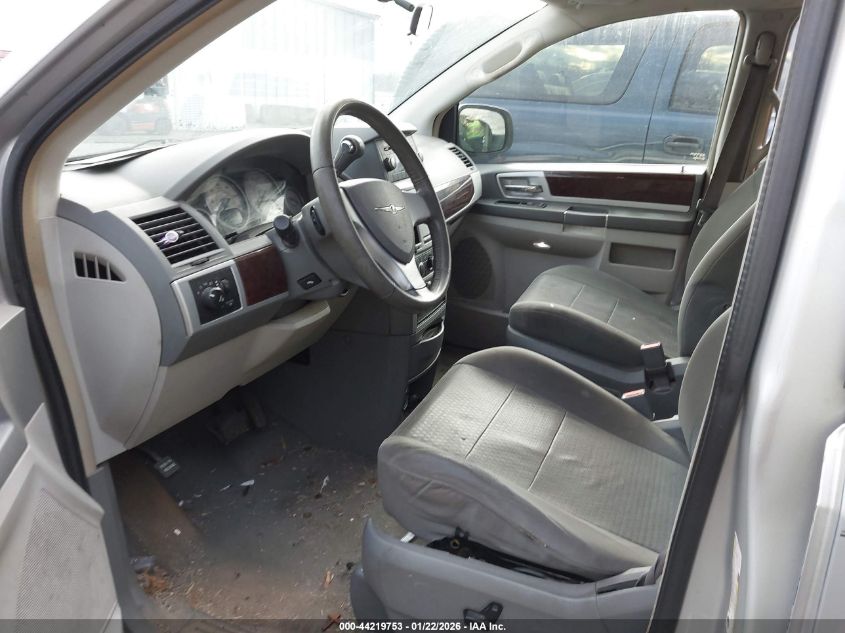 2010 Chrysler Town & Country Touring