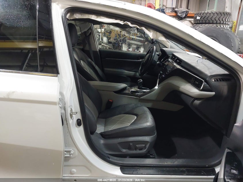 2019 Toyota Camry Hybrid Xle