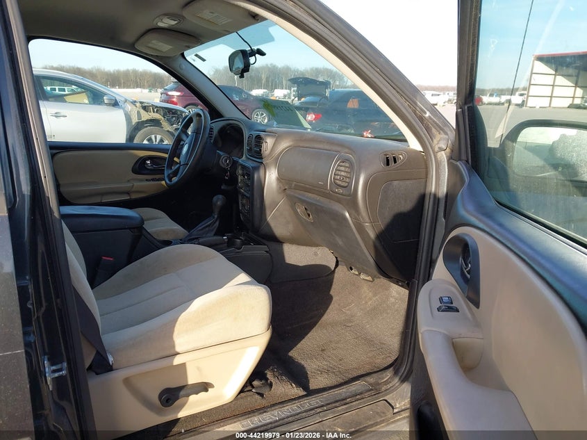 CHEVROLET TRAILBLAZER 2005 VIN 1GNDT13S452204461