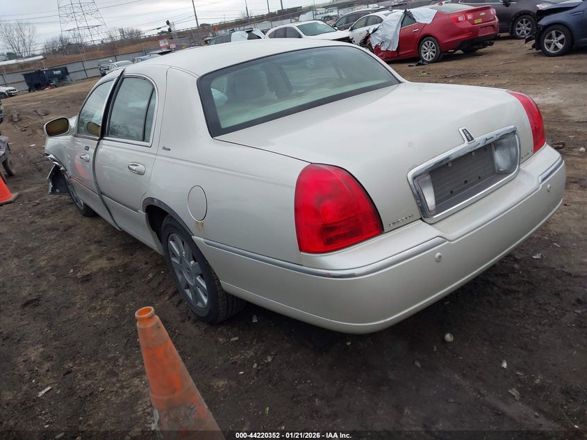 2004 Lincoln Town Car Ultimate