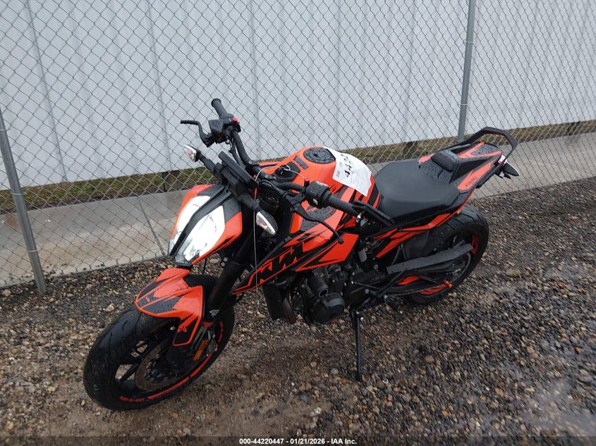 VIN VBKTU9405NM833890 2022 KTM 890 DUKE R