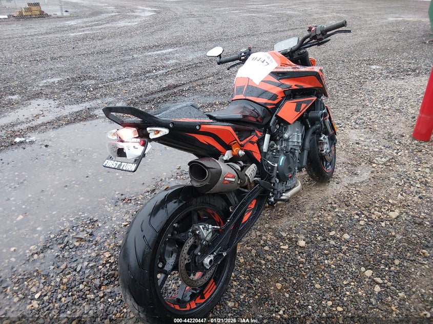 VIN VBKTU9405NM833890 2022 KTM 890 DUKE R