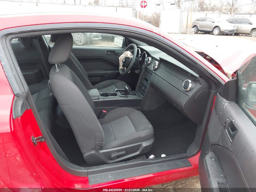 2007 Ford Mustang V6 Deluxe/V6 Premium