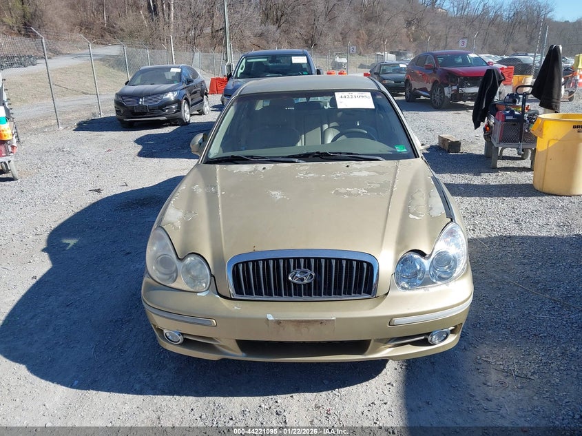 2002 Hyundai Sonata Gls/Lx VIN: KMHWF35H62A555228 Lot: 44221095