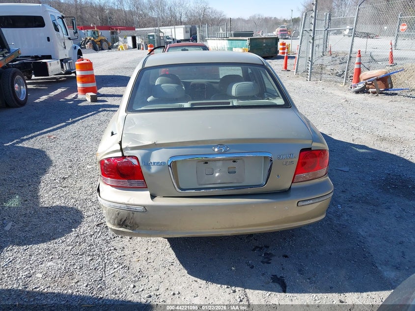 2002 Hyundai Sonata Gls/Lx VIN: KMHWF35H62A555228 Lot: 44221095