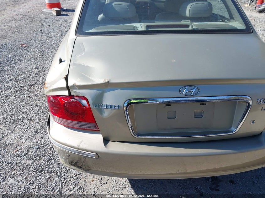 2002 Hyundai Sonata Gls/Lx VIN: KMHWF35H62A555228 Lot: 44221095