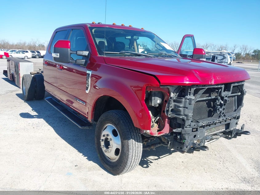 2019 FORD F-350 CHASSIS LARIAT