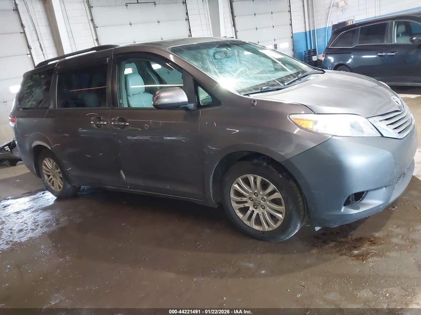 2012 Toyota Sienna Xle V6 8 Passenger