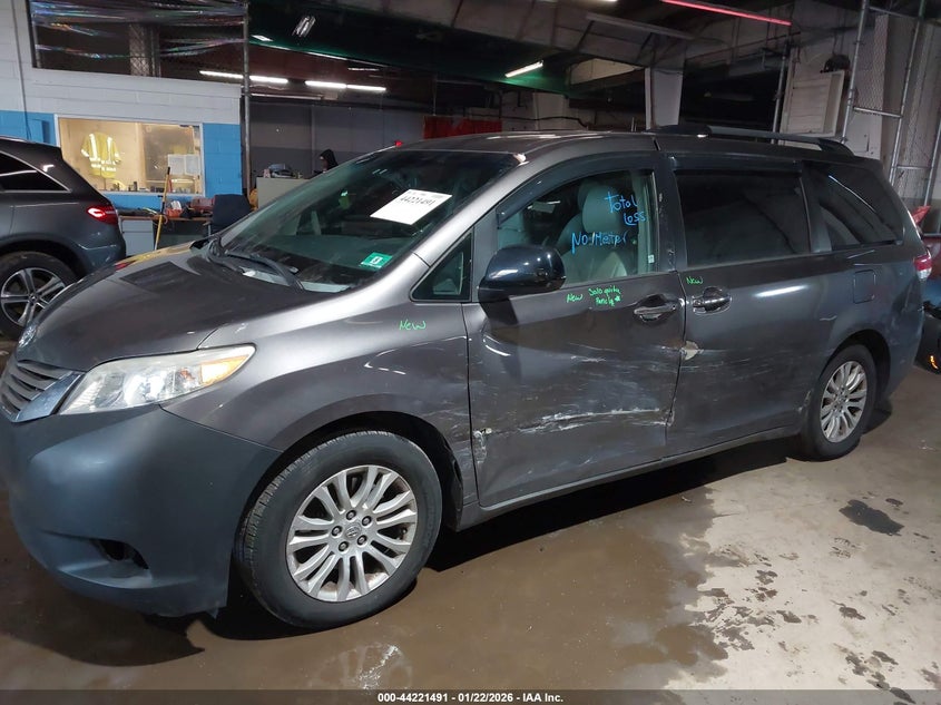 2012 Toyota Sienna Xle V6 8 Passenger