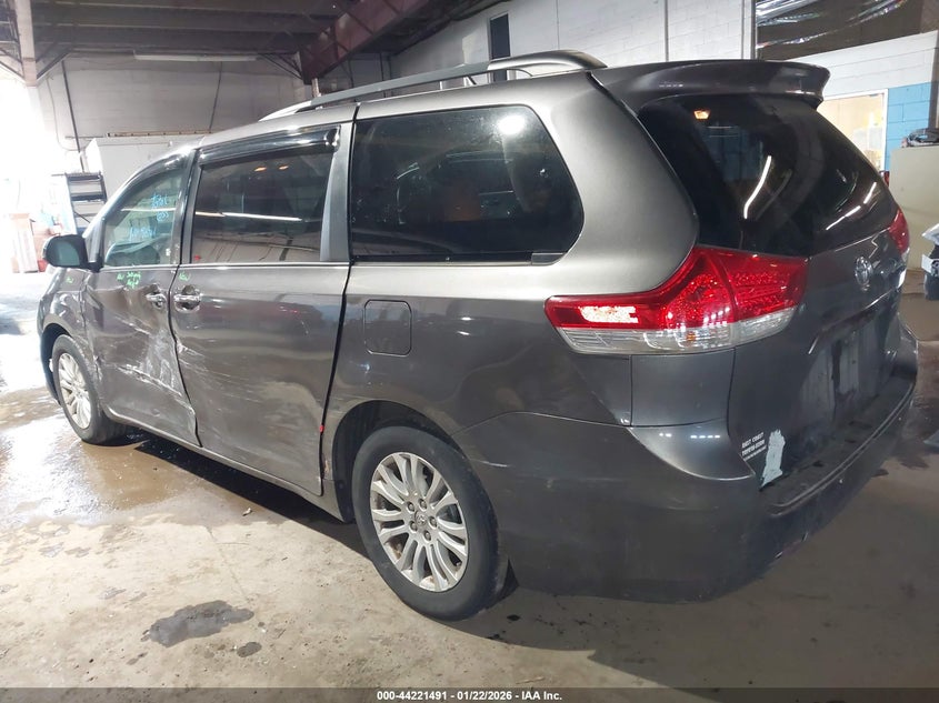 2012 Toyota Sienna Xle V6 8 Passenger