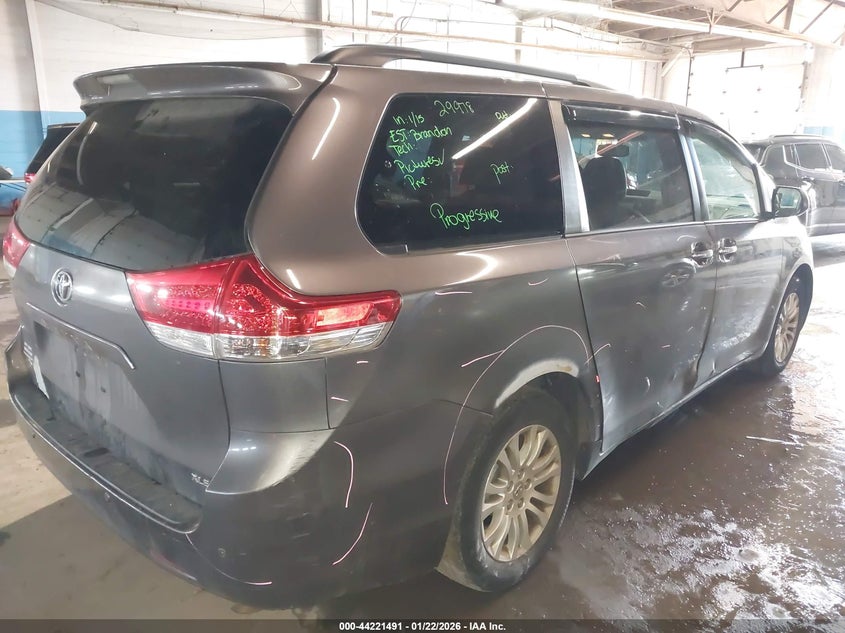 2012 Toyota Sienna Xle V6 8 Passenger