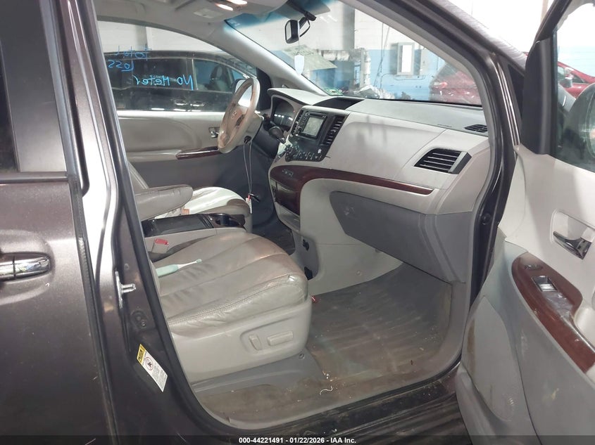 2012 Toyota Sienna Xle V6 8 Passenger